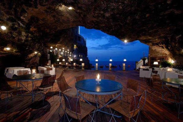 One of the most romantic places in the world - Seaside Restaurant Inside a Cave in Italy