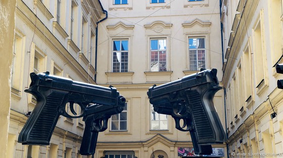 Pistol art Prague, at gun point!